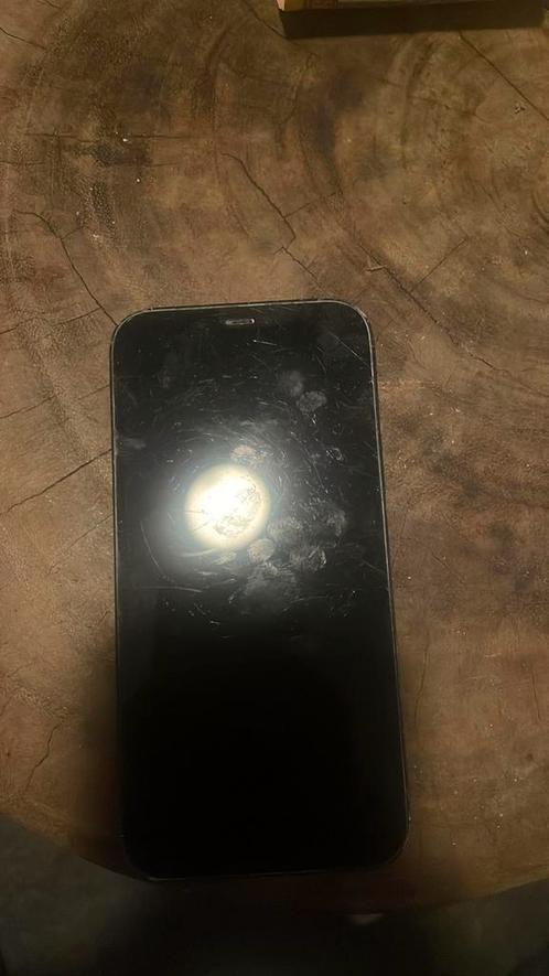 iPhone 12 (achterkant oplaadpoort kapot)