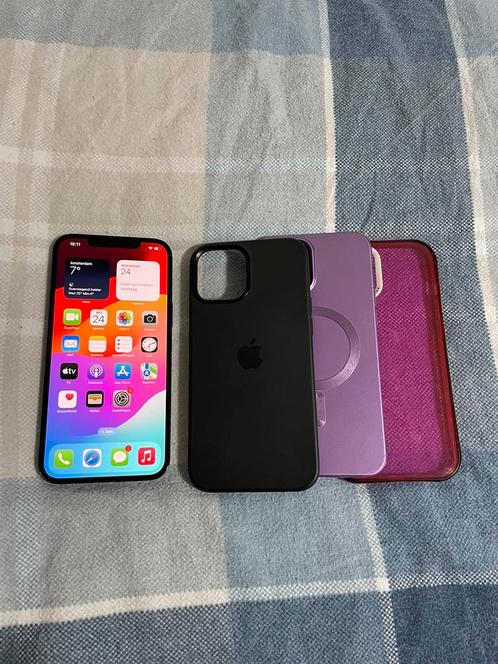 Iphone 12  Pro Max  128 GB    3 Hoesjes