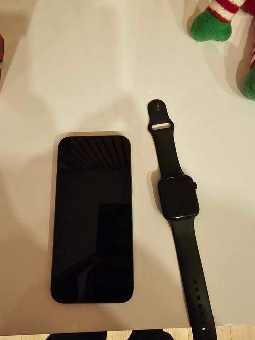 Iphone 12 pro max en smartwatches SE 44 mm.
