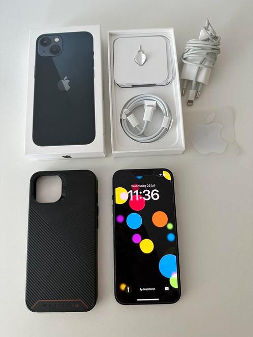 iPhone 13 128 gb incl hoesje, 2 opladers etc