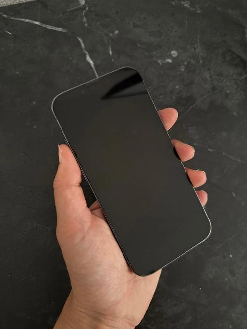 iPhone 13 pro met kapotte achterkant
