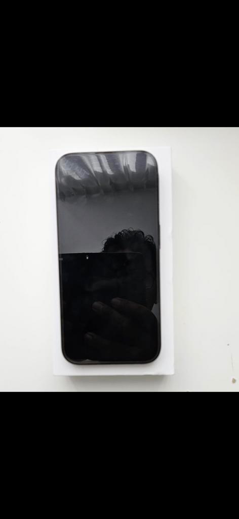 iPhone 14 pro spaceblack met screenprotector en factuur