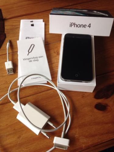 iPhone 4 zwart 16GB met nieuw zwart hoesje 