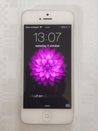 Iphone 5 16 Gb kras vrij iOS 8.02 met toebehoren