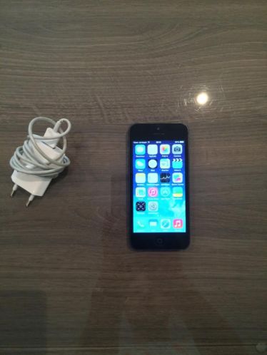 iPhone 5 16GB Zwart Simlockvrij ( GarantieNieuwstaat )