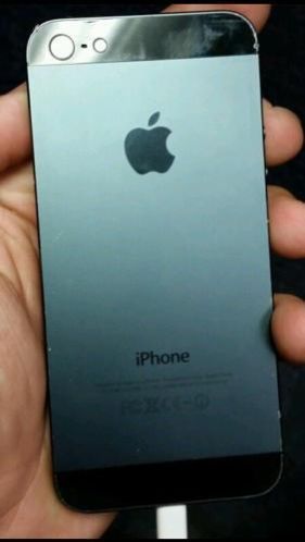 iPhone 5 32GB met nieuwe oplader, earpods etc
