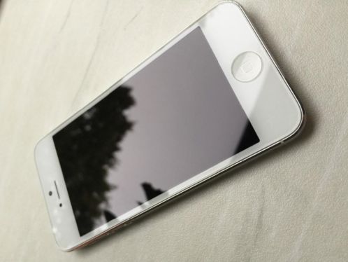 iPhone 5, 32GB, witzilver, incl Urban Armour Gear hoesje