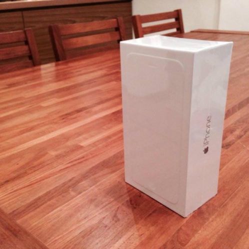 iPhone 6 16gb geseald witgoud met bongar uit augustus 2015
