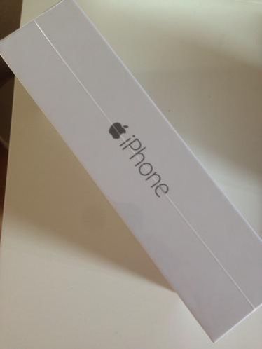 iPhone 6 PLUS 64gb sealed incl. hoesje. Moet zsm weg