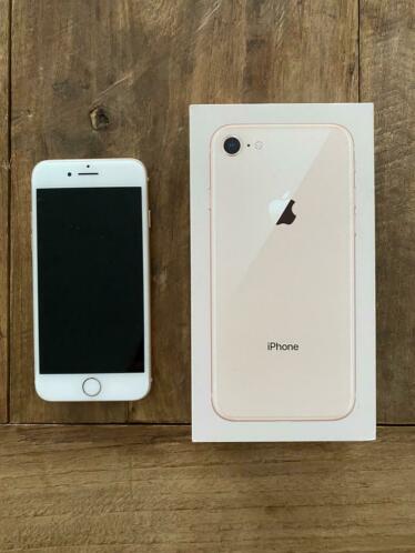 iPhone 8 64GB Gold  2 iDeal of Sweden hoesjes