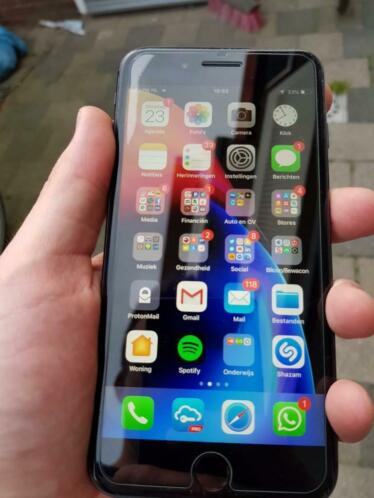 iPhone 8 plus 64GB (8 maanden oud)