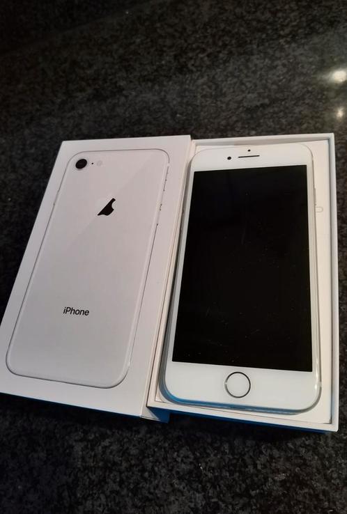 iPhone 8 Silver 64 GB good condition
