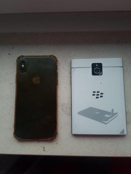 Iphone x 64 GB  blackberrys passport q30 32GB