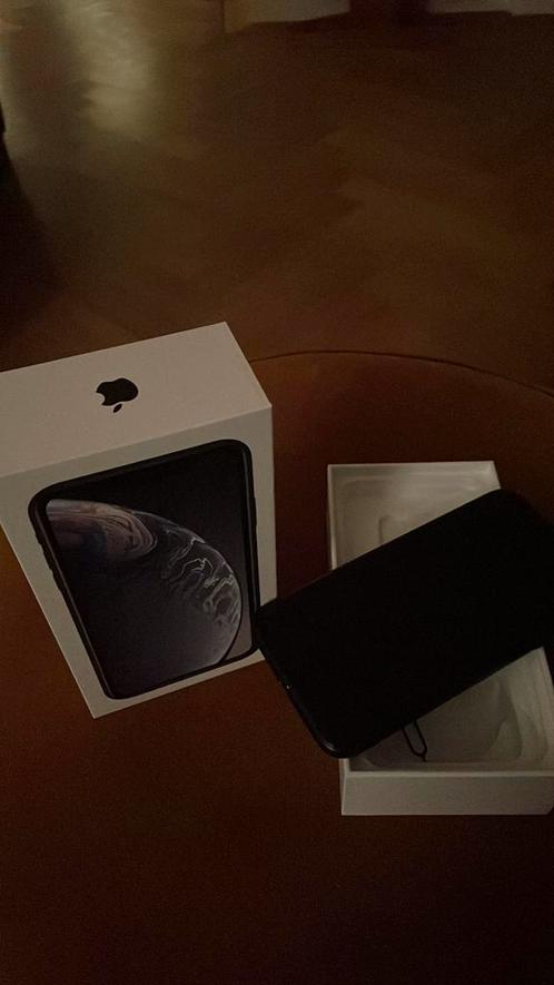 iPhone XR, 2 jaar oud, 64GB, antraciet.