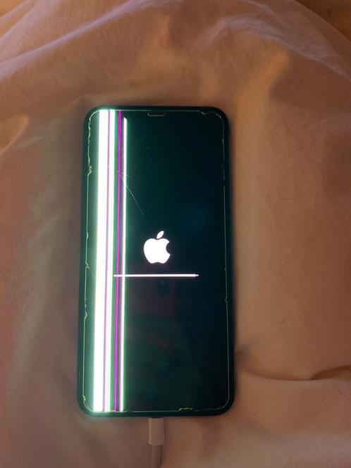 iPhone XS Max, vlekken in scherm en achterkant kapot.