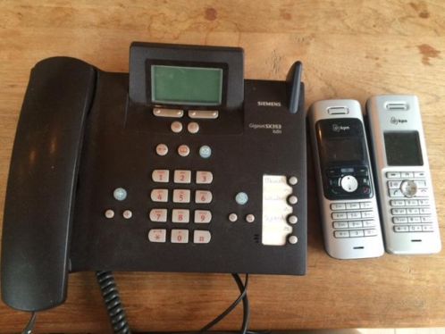 ISDN telefoon. Moedercentrale met twee dect-toestellen