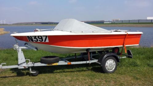 Italiaanse klassieke speedboot opknapper