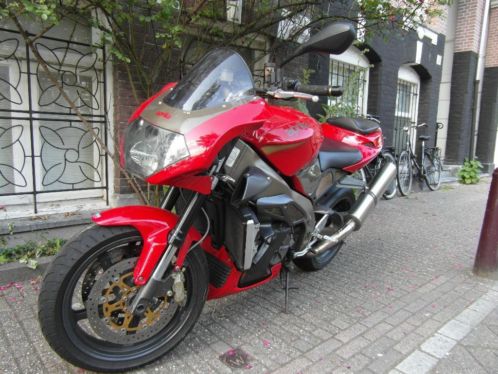 IZGST TUONO 2003, net beurt gehad, Akrapovic uitlaat