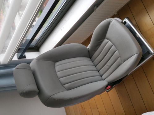 Jaguar X-type licht grijs leren interieur