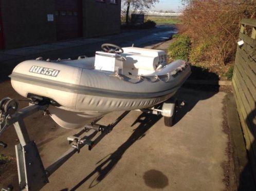 Jet boot met 175 PK V6 Mercury motor