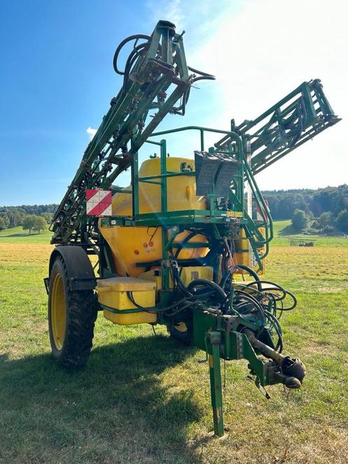 John Deere 832 sproeier  sprayer