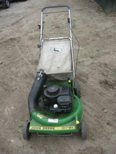 John Deere benzine grasmaaier.