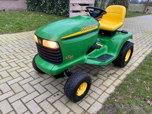 John Deere LT160 zitmaaier  tuintrekker