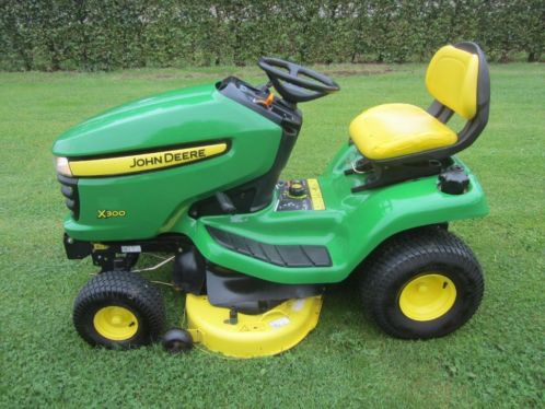 JOHN DEERE zitmaaier (type X300, Kawasaki motor, 97 cm.)