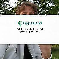 John zoekt een oppas in Marinheem.