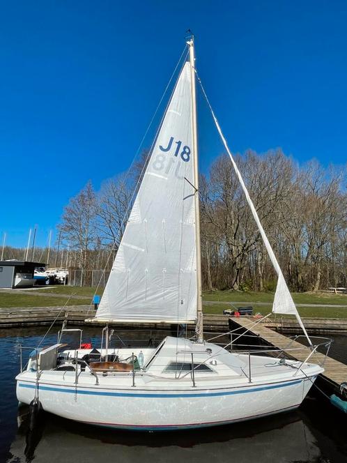 Jouet 18, zeilboot. Incl. Yamaha 4-takt 8pk met straalbuis.