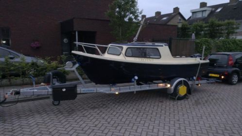 kajuit sloepje met 15 pk mercury motor  vlemmix trailer