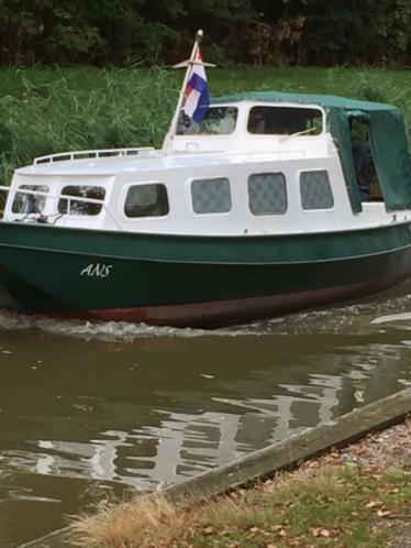 Kajuitboot incl buitenb motor stalen vlet lichte opknapper