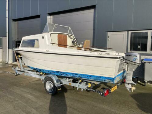 Kajuitboot met honda 15pk buitenboordmotor visboot console