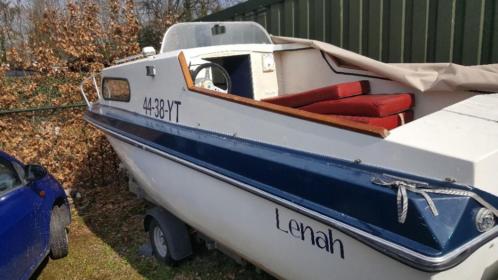 kajuitboot met trailer