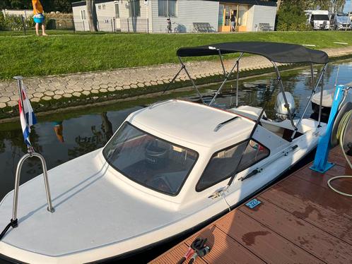 Kajuitboot motorboot met z.g.a.n.  20pk motor