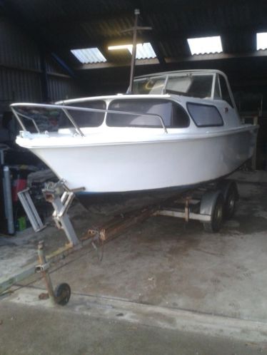 kajuitboot op tandemasser en motor