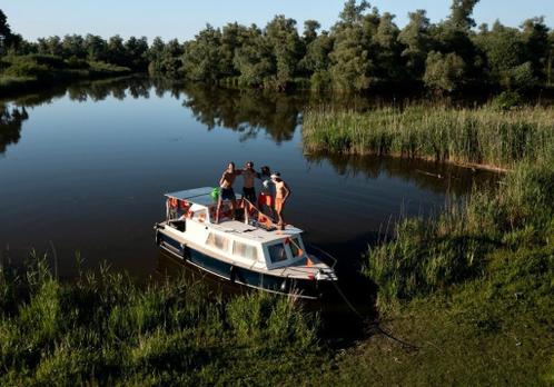 Kajuitboot polyester met houten opbouw