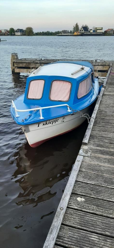 Kajuitbootje visbootje (4.905.00m) inclusief kanteltrailer