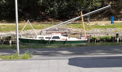 Kajuitzeilboot met buitenboordmotor klusproject