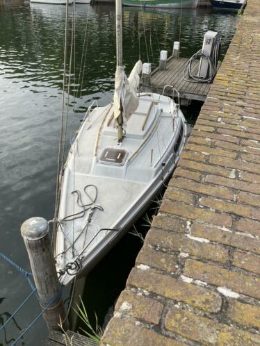 Kajuitzeilboot met zeilenpakket