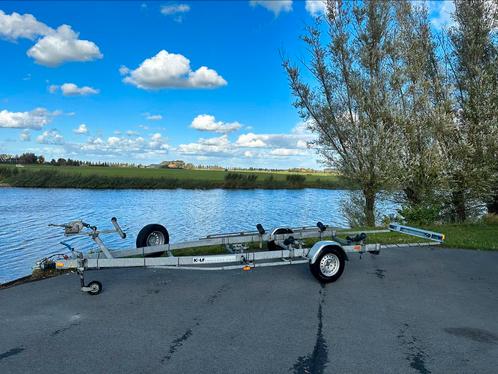 Kalf 1300KG boottrailer geremd op kenteken