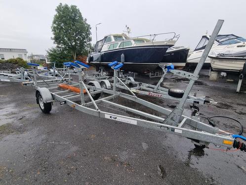 kalf 1300kg kielboot trailer 4jaar oud nieuwstaat