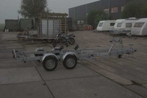 KALF 2000 KG geremde tendemasser boottrailer