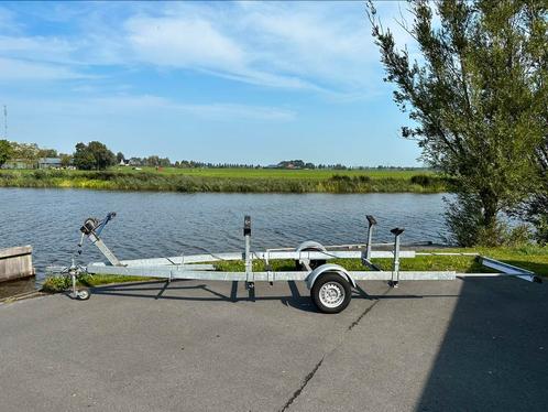 Kalf kielboottrailer met 1350KG AS ongeremd