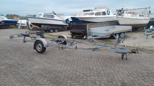 Kalf sterk boot trailer 1350 trailer 1050 laden met kenteken