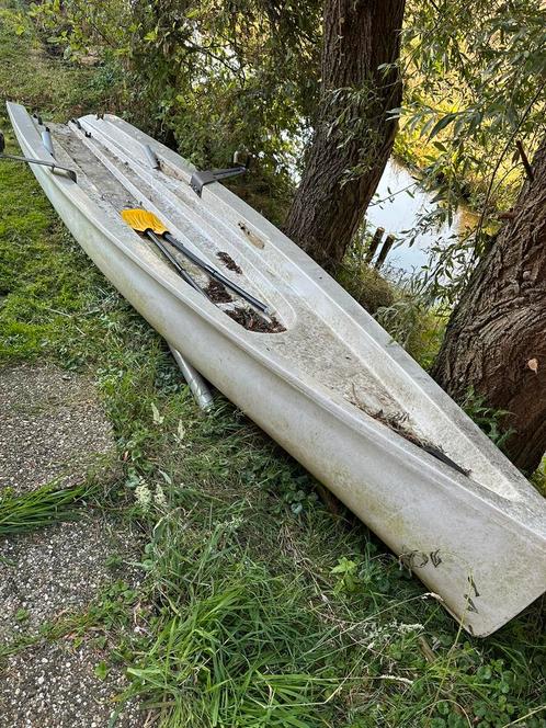 Kano, paddle board virus yole roeiboot