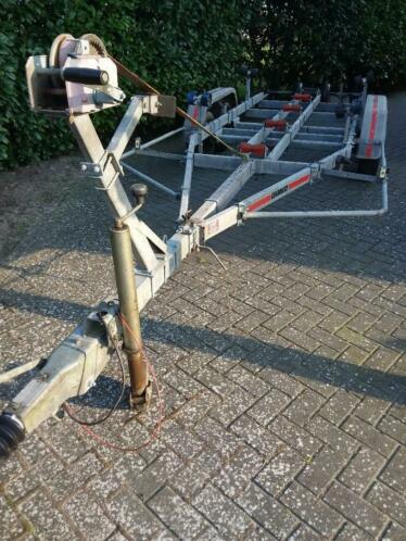 Kantelbare TANDEMAS DAMCO m.kenteken massa 2100 kg tot 7 m.