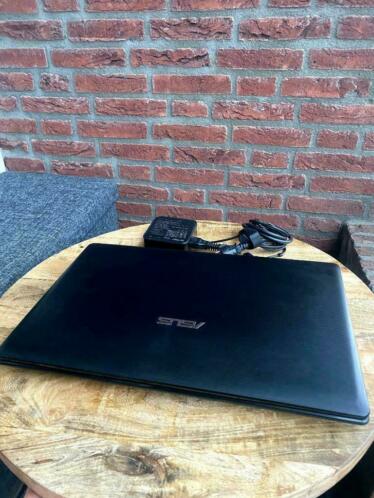 Kapotte Asus laptop incl. adapter