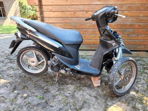 Kapotte Honda Vision te koop