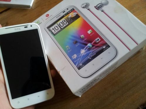 Kapotte HTC sensation XL met hoesje